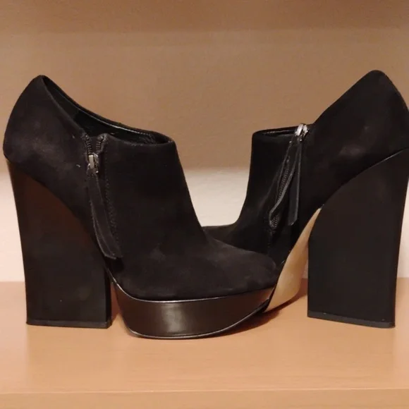 Shoes - Picture 4 of 12